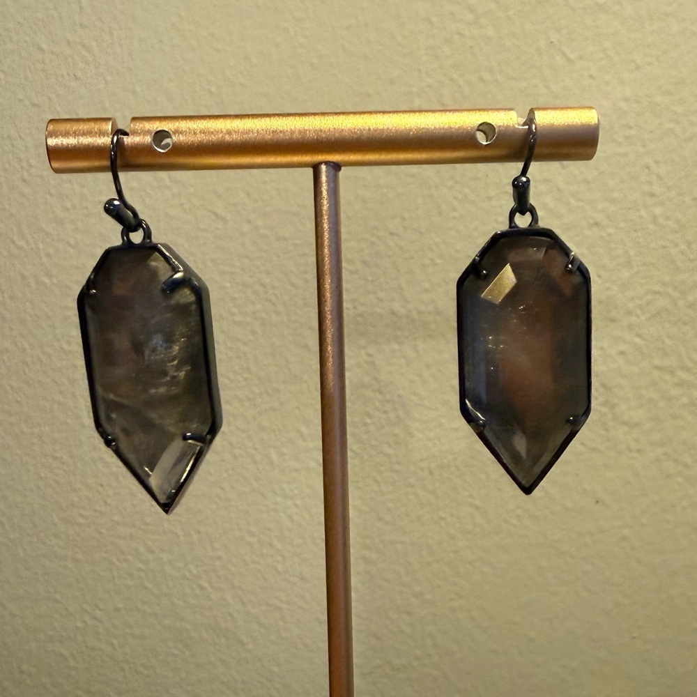 Kendra Scott Palmer 1.5” drop earrings in mirror rock crystals/gunmetal - Picture 4 of 9